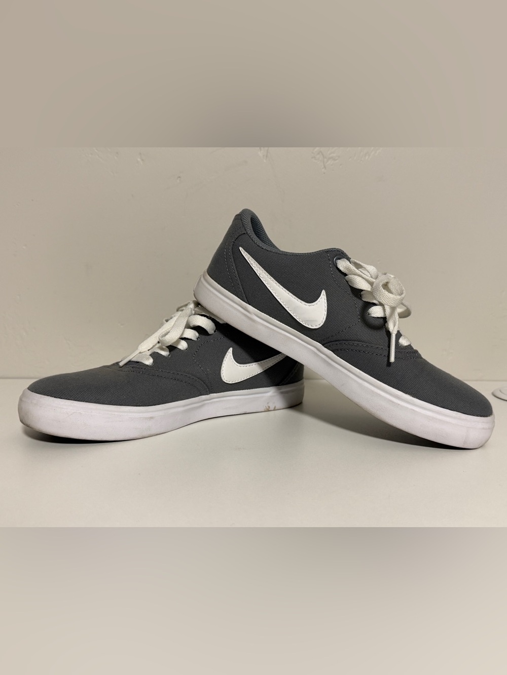 Nike Womens SB Check Solarsoft Canvas Skate Shoes Gray 921463-011 - Size 6